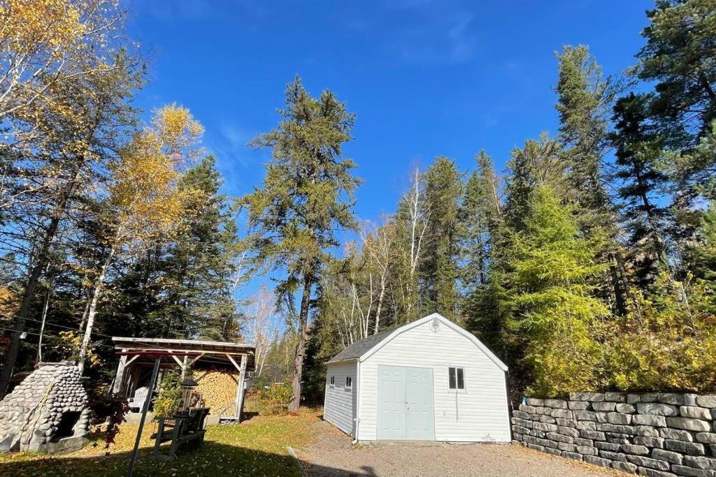Le Chalet Bleu, Aux Pieds Des Monts-Valin Saint-David-de-Falardeau Exteriör bild