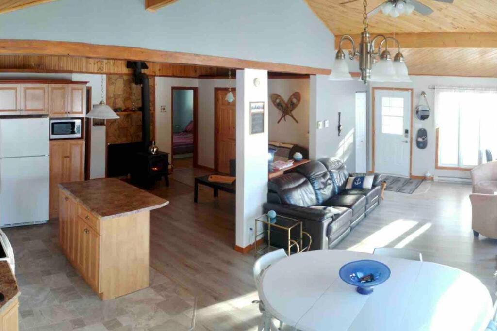 Le Chalet Bleu, Aux Pieds Des Monts-Valin Saint-David-de-Falardeau Exteriör bild