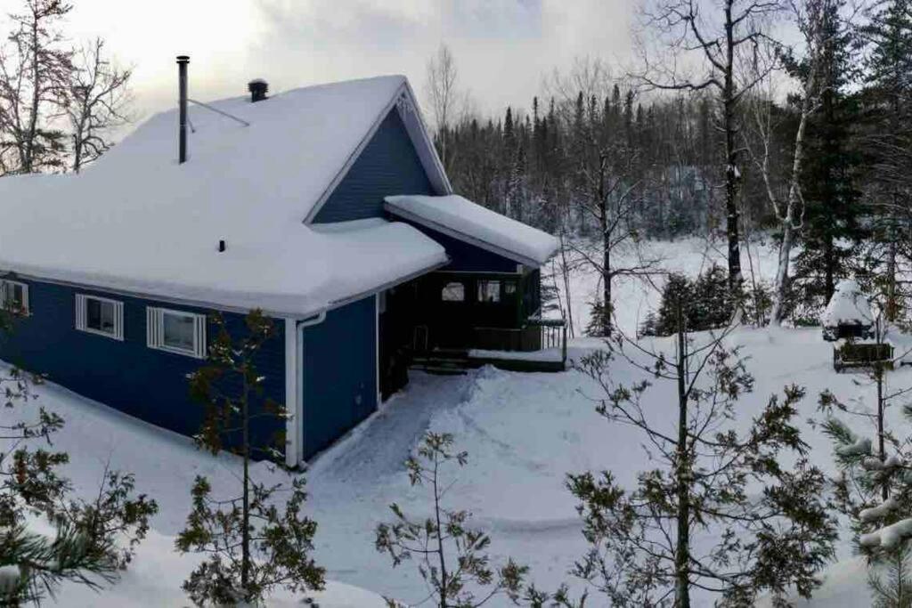 Le Chalet Bleu, Aux Pieds Des Monts-Valin Saint-David-de-Falardeau Exteriör bild